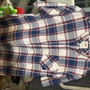 Plaid Levi’s short sleeve shirt